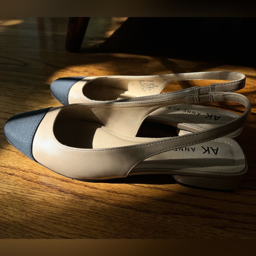 Low heel Ann Klein flats